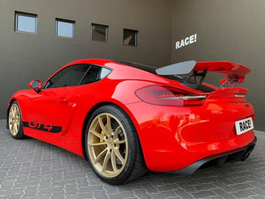  Porsche 718 Cayman GT4 by RACE! 2019 года  (фото 7 из 11)